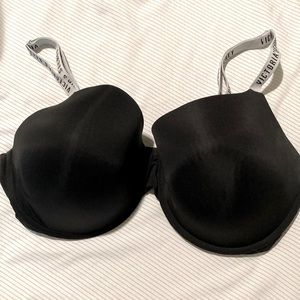 Victoria’s Secret t-shirt bra (38DDD)